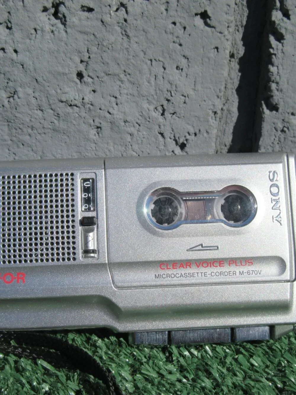 Sony V-O-R Microcassette Audio Recorder M-670V *For Parts*